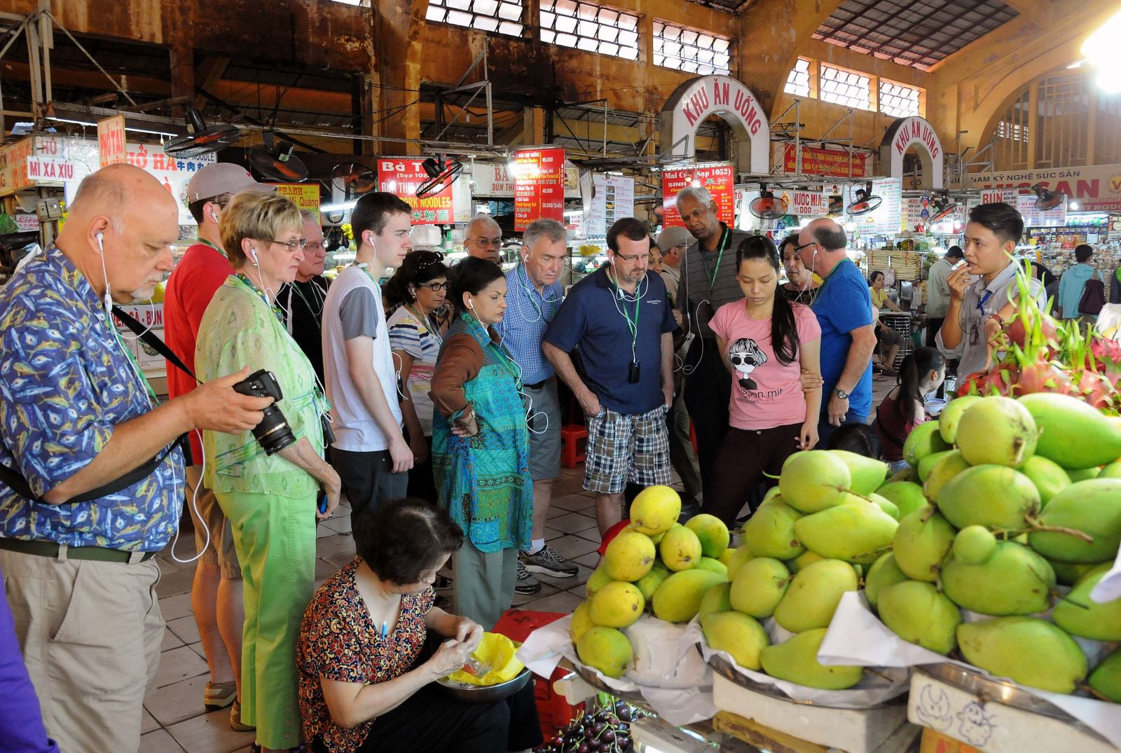 Buôn bán ở Chợ Bến Thành. Nguồn: vietnam.vnanet.vn