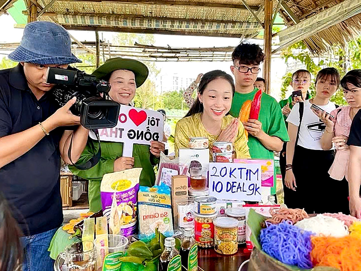 Nhiều sản phẩm OCOP của Đồng Tháp trong một phiên livestream
