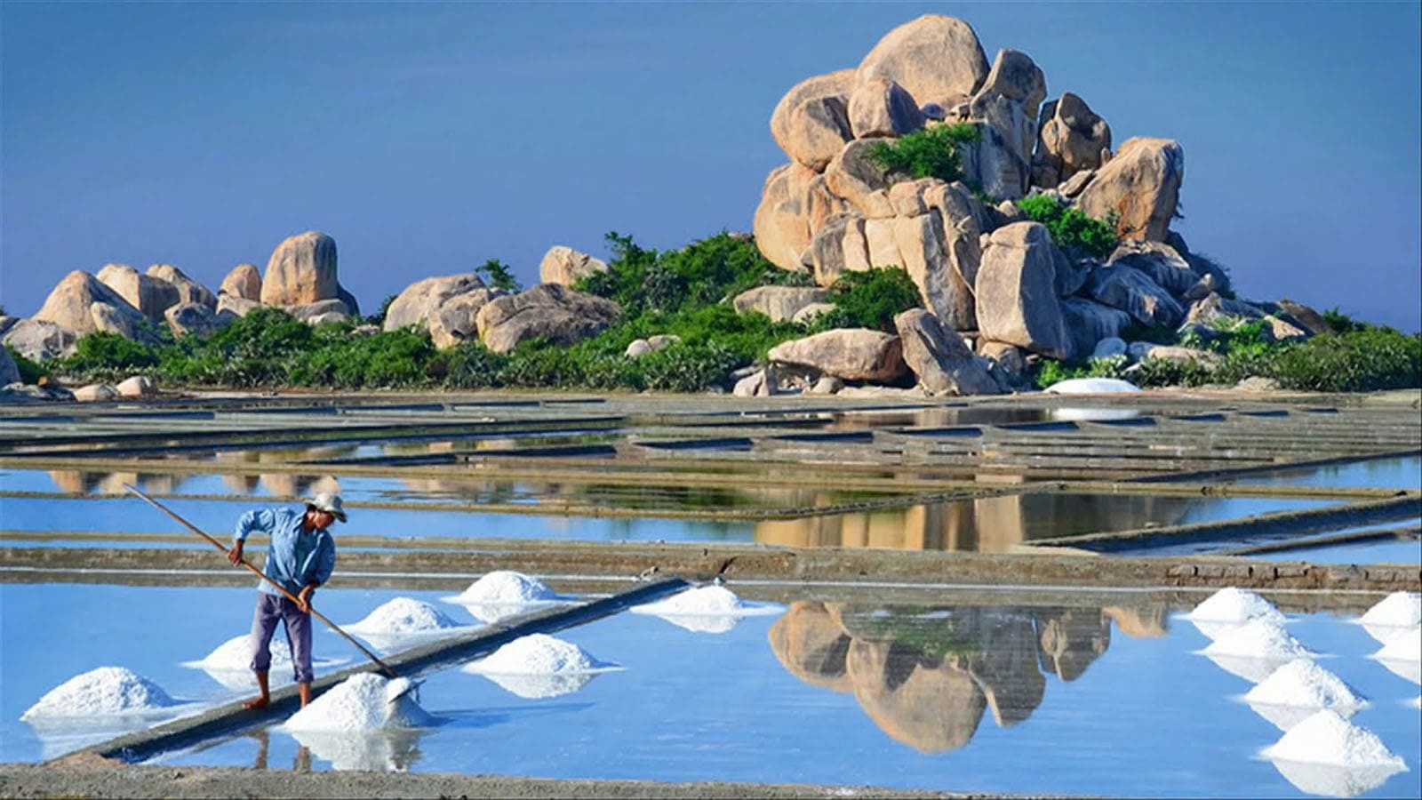 Cánh đồng muối Đầm Vua ở Ninh Hải. Ảnh: ticotravel.com.vn