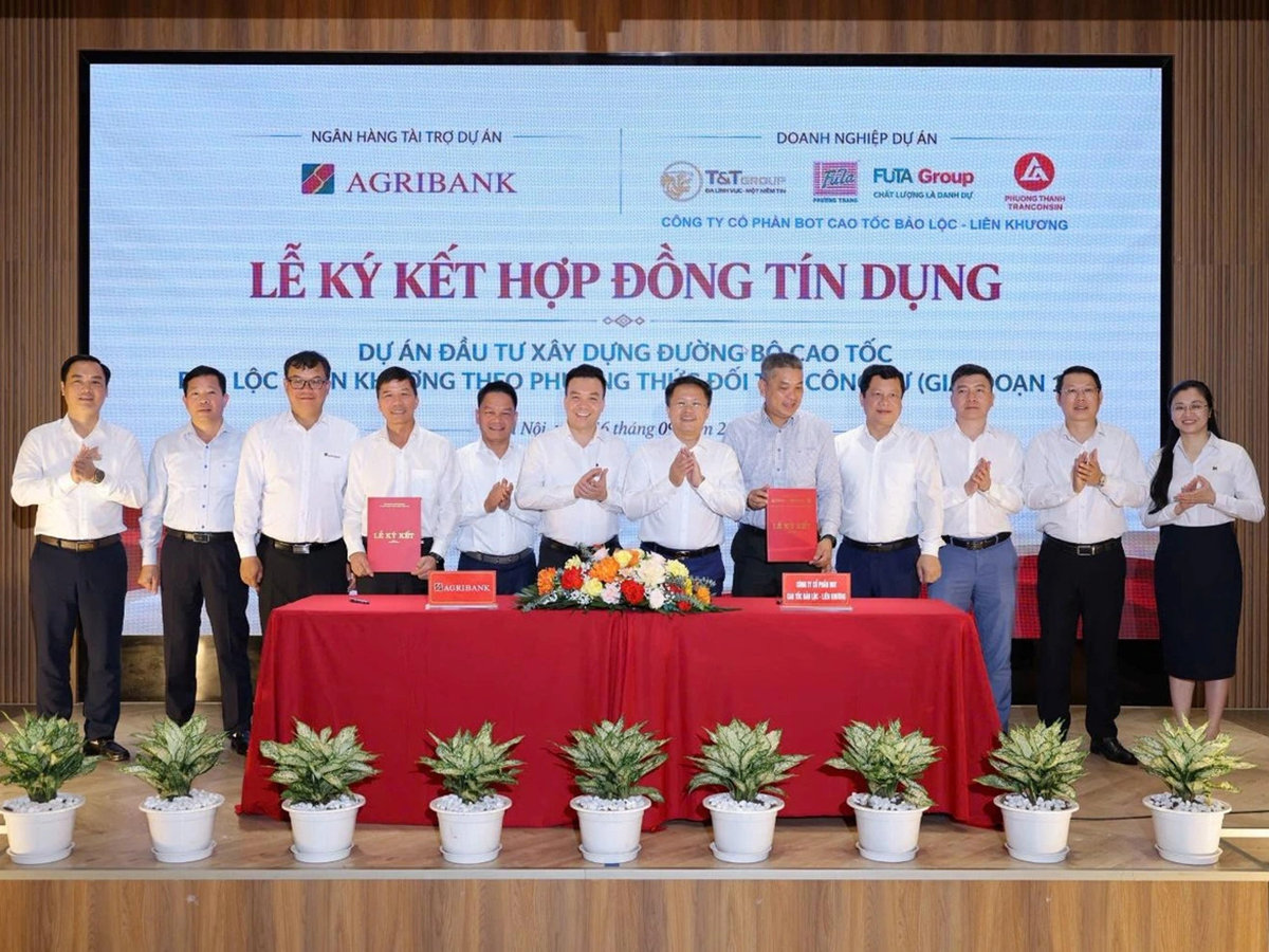 Ngân hàng Nông nghiệp và Phát triển Nông thôn Việt Nam (Agribank) và Công ty cổ phần BOT cao tốc Bảo Lộc - Liên Khương chính thức ký kết hợp đồng tín dụng. Nguồn:Agribank