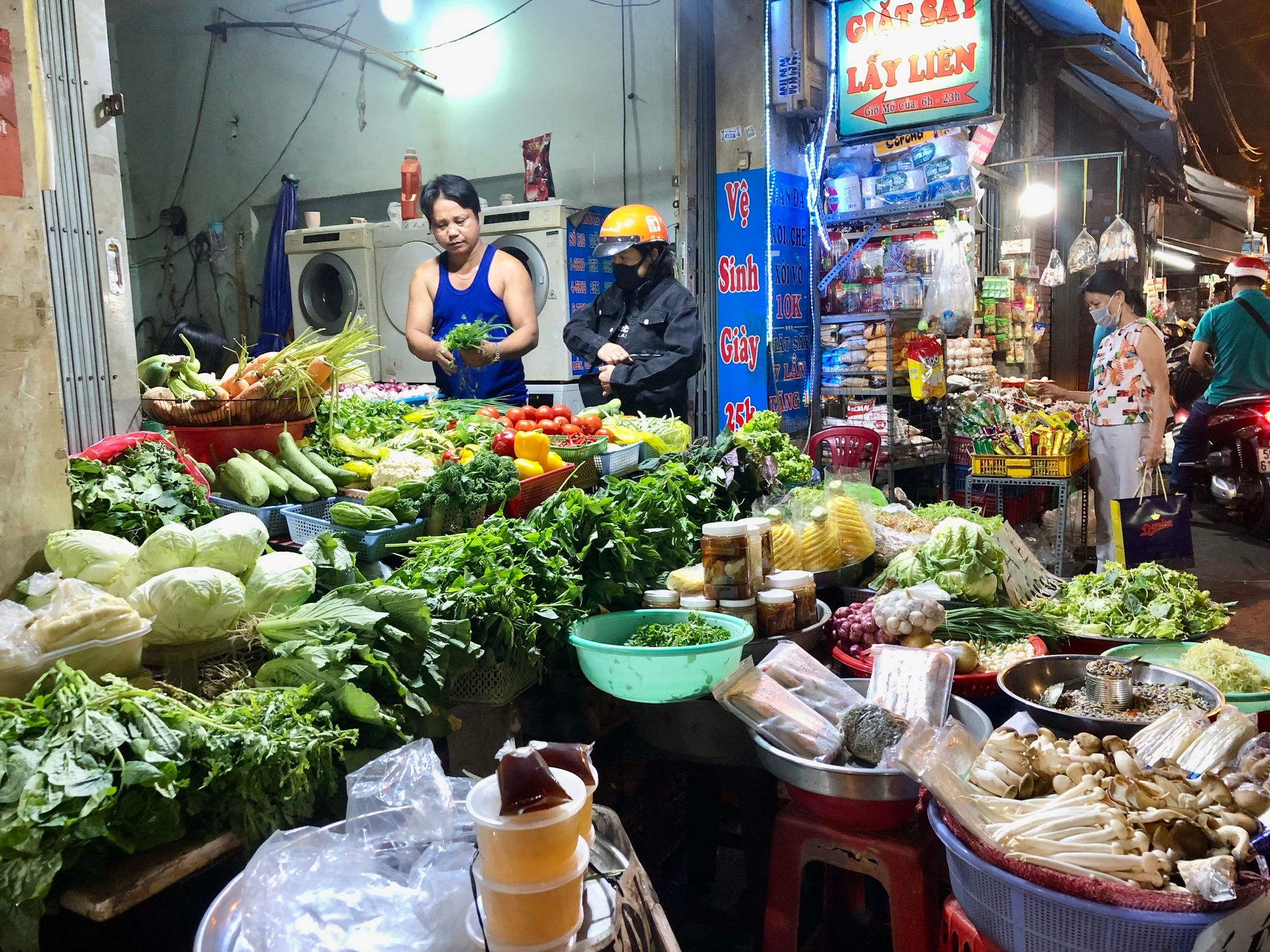 ảnh chợ Bà Hoa