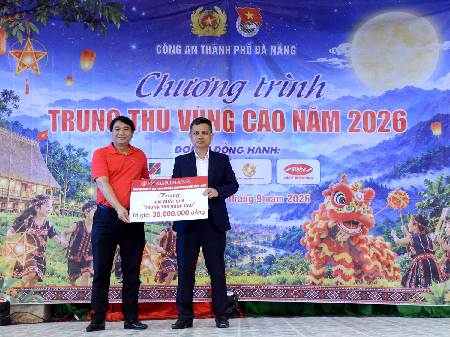 Agribank mang trung thu ấm áp đến với học sinh vùng cao Đà Nẵng.