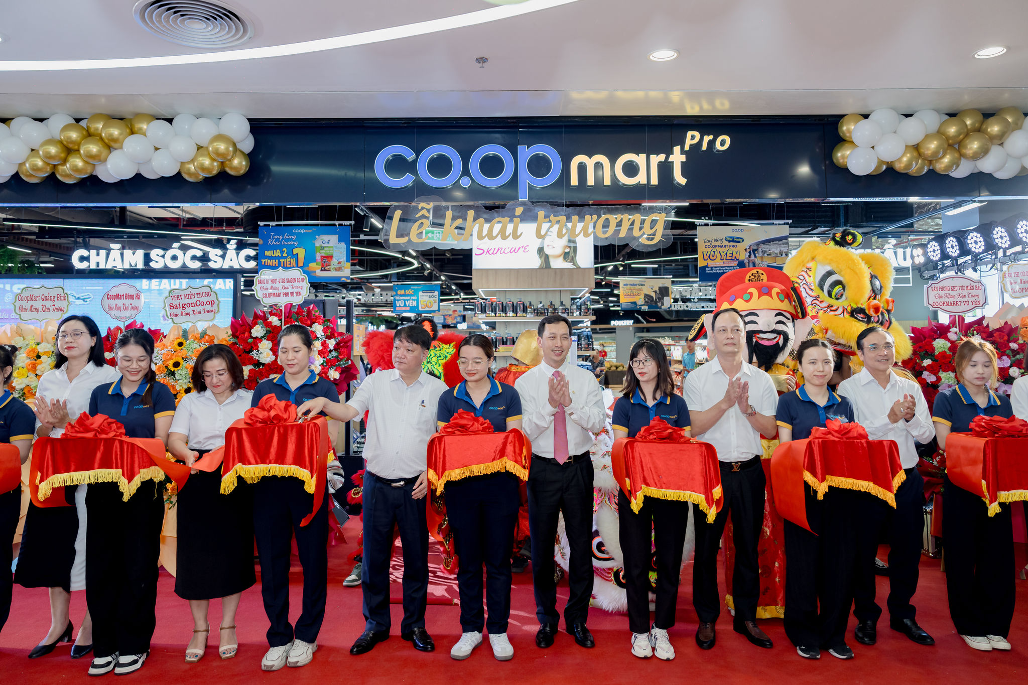 Co.opmart Pro Vũ Yên chính thức khai trương tại Vincom Mega Mall Royal Island, Hải Phòng, đánh dấu bước tiến mới trong chuỗi siêu thị cao cấp của Saigon Co.op.