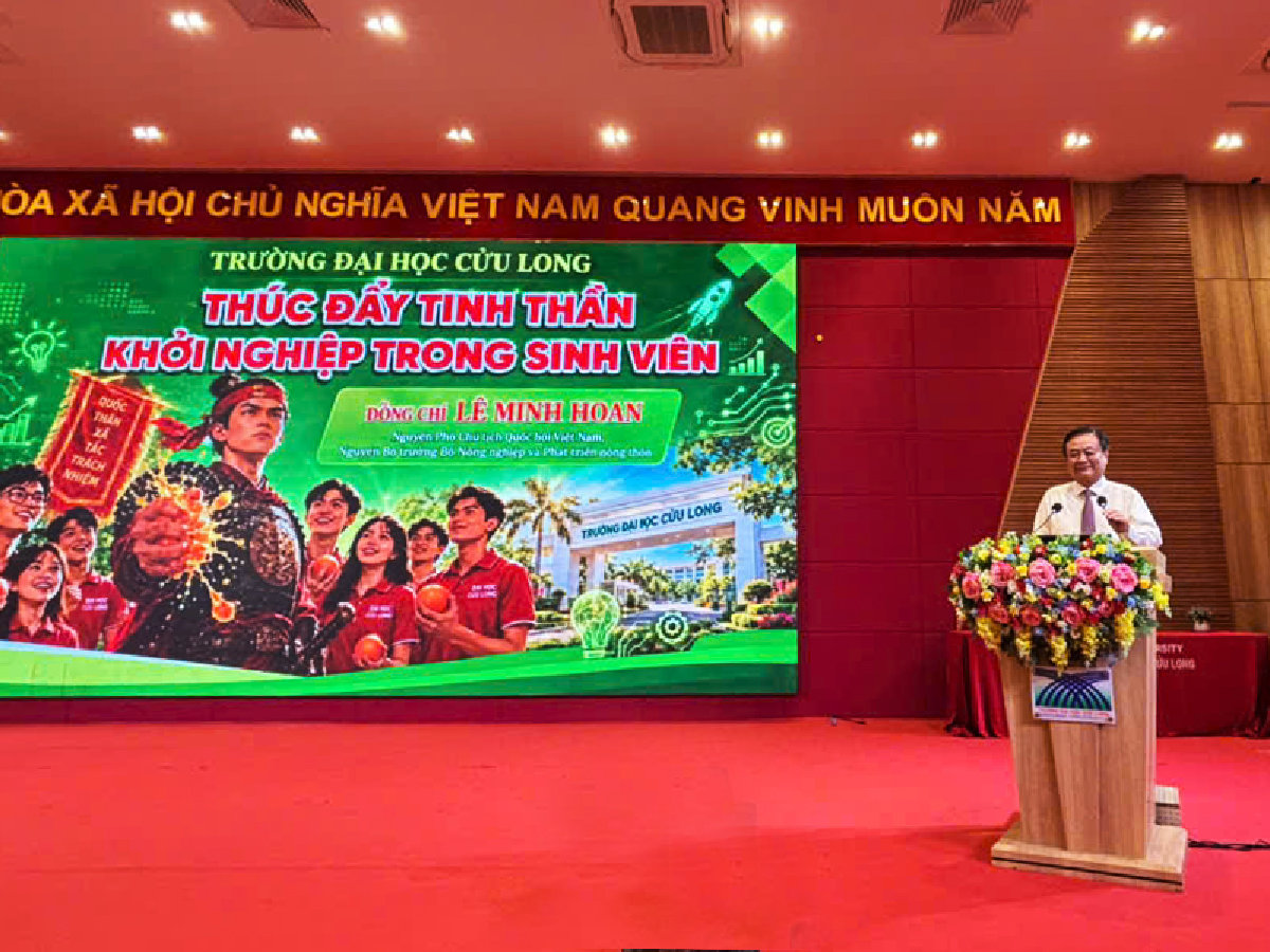 Diễn giả Lê Minh Hoan, nguyên Phó Chủ tịch Quốc hội, Nguyên Bộ trưởng Bộ Nông nghiệp và Phát triển nông thôn tại tọa đàm “Nông nghiệp xanh và Thế giới xanh: Cơ hội khởi nghiệp, nghề nghiệp cho sinh viên trong kỷ nguyên số”.