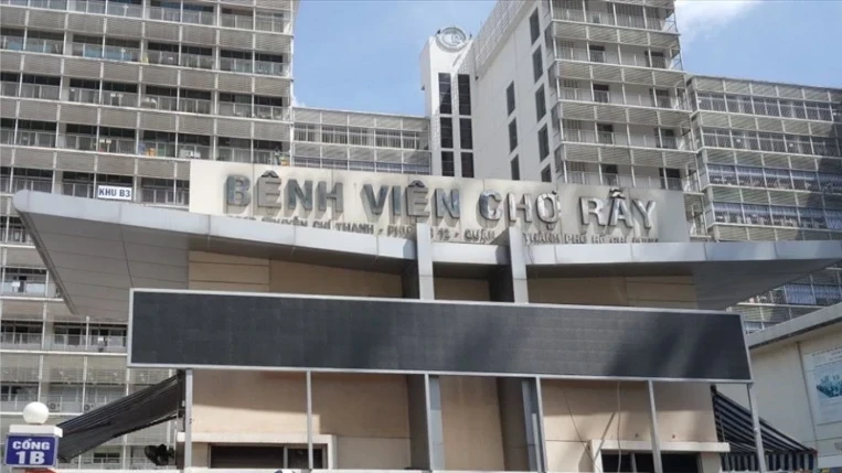 bac-si-benh-vien-cho-ray(2).webp
