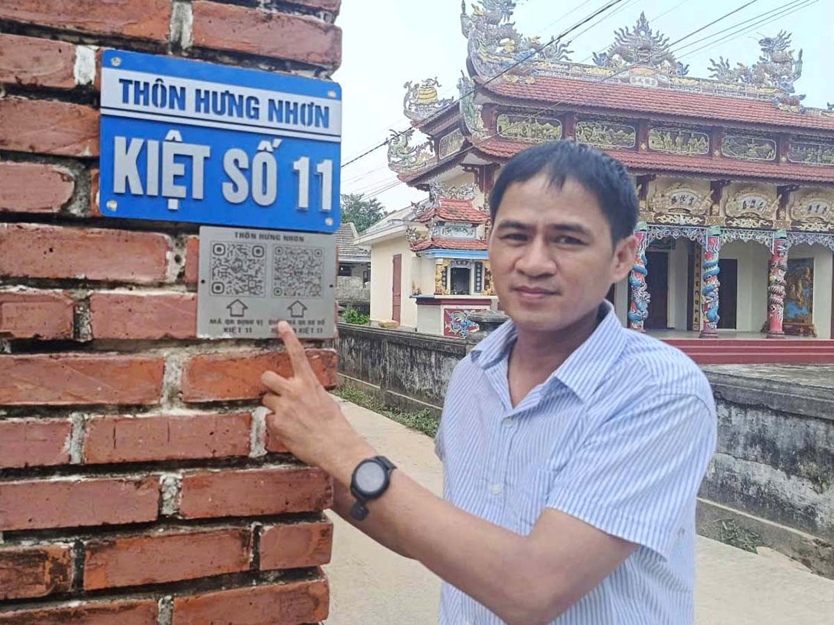 Trưởng thôn Nguyễn Như Khoa giới thiệu: “Chi phí làm bảng mã QR chỉ hết khoảng 300 ngàn đồng”.