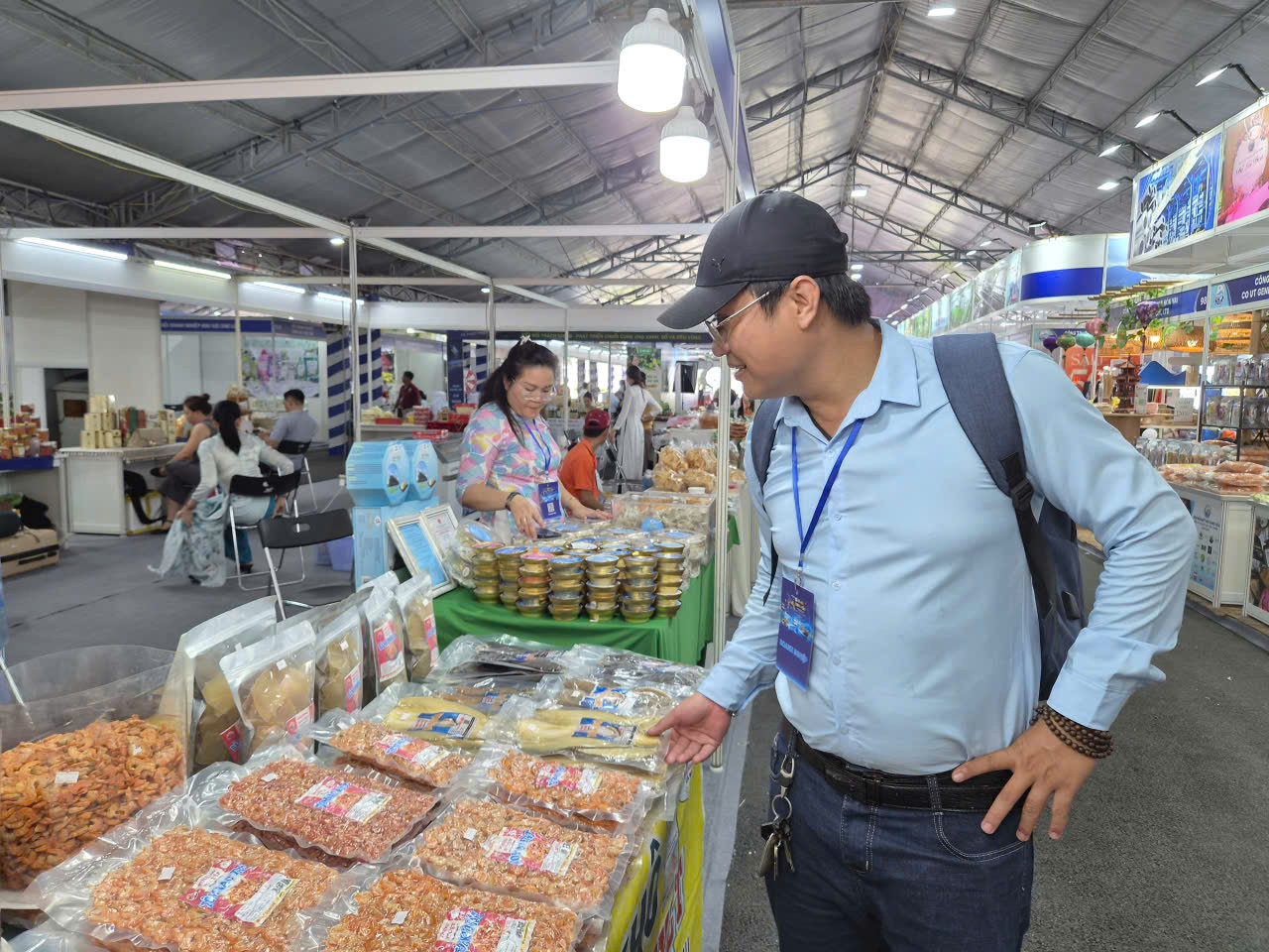 Nông sản, đặc sản OCOP tấp nập chốt đơn tại ngày hội kết nối cung cầu (7)