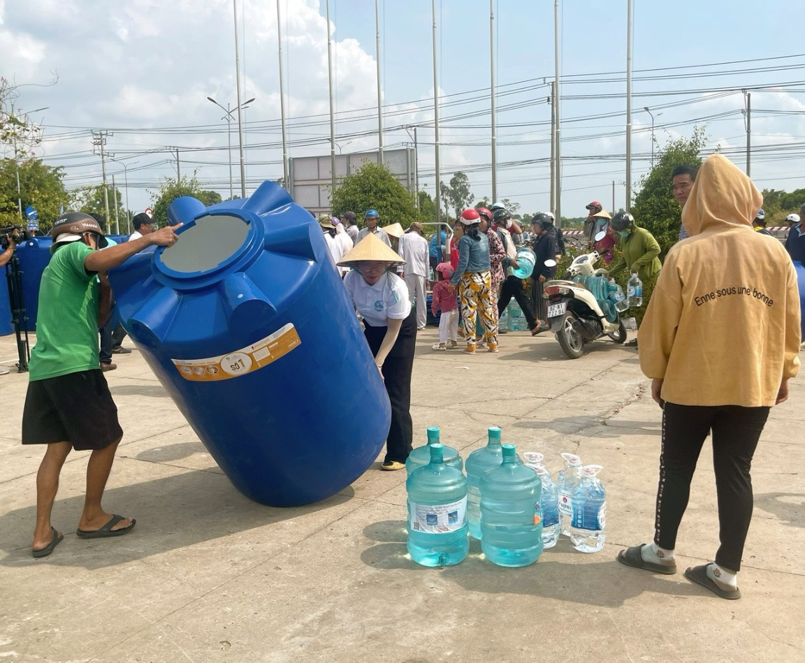 tiếp tế nước