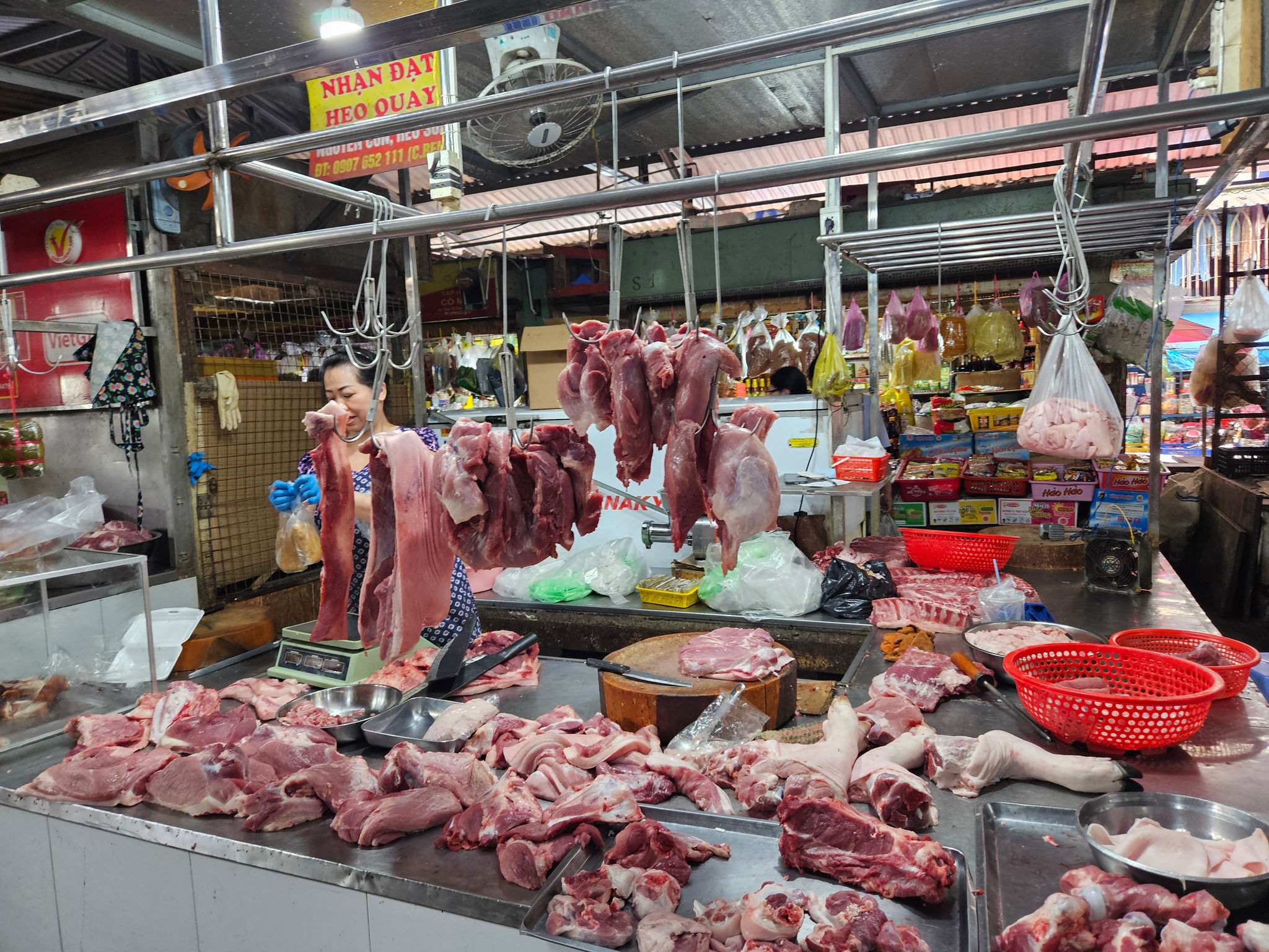 Thịt heo có chất tạo nạc khó qua cửa siêu thị 