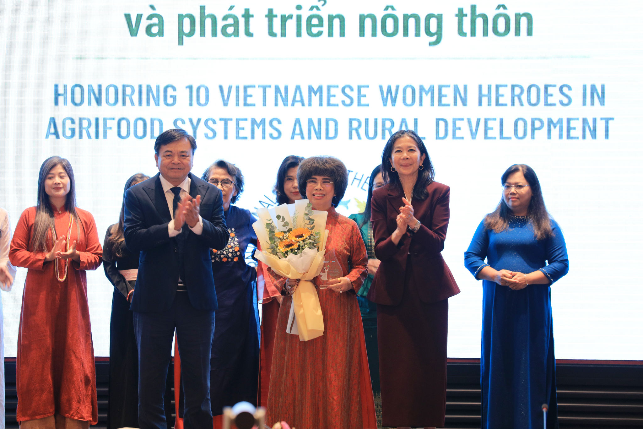 Phụ nữ tiêu biểu (2)