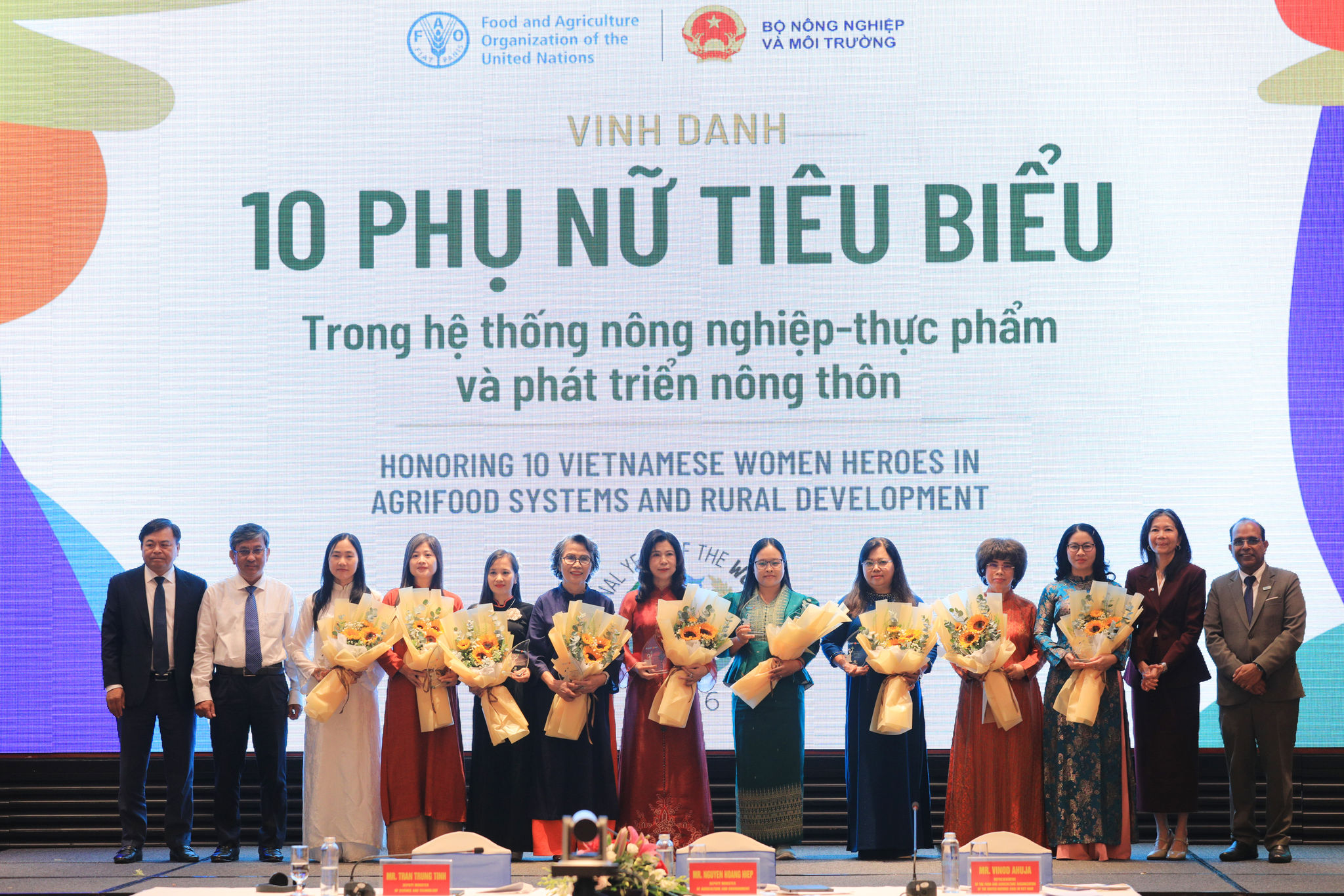 Phụ nữ tiêu biểu (3)