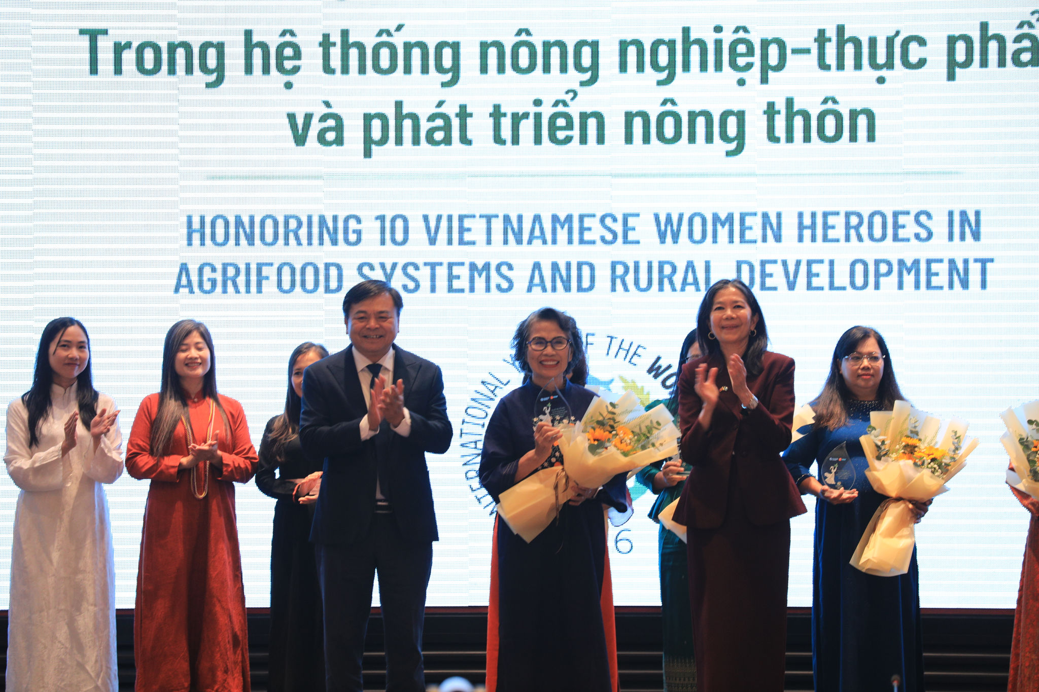 Phụ nữ tiêu biểu (4)