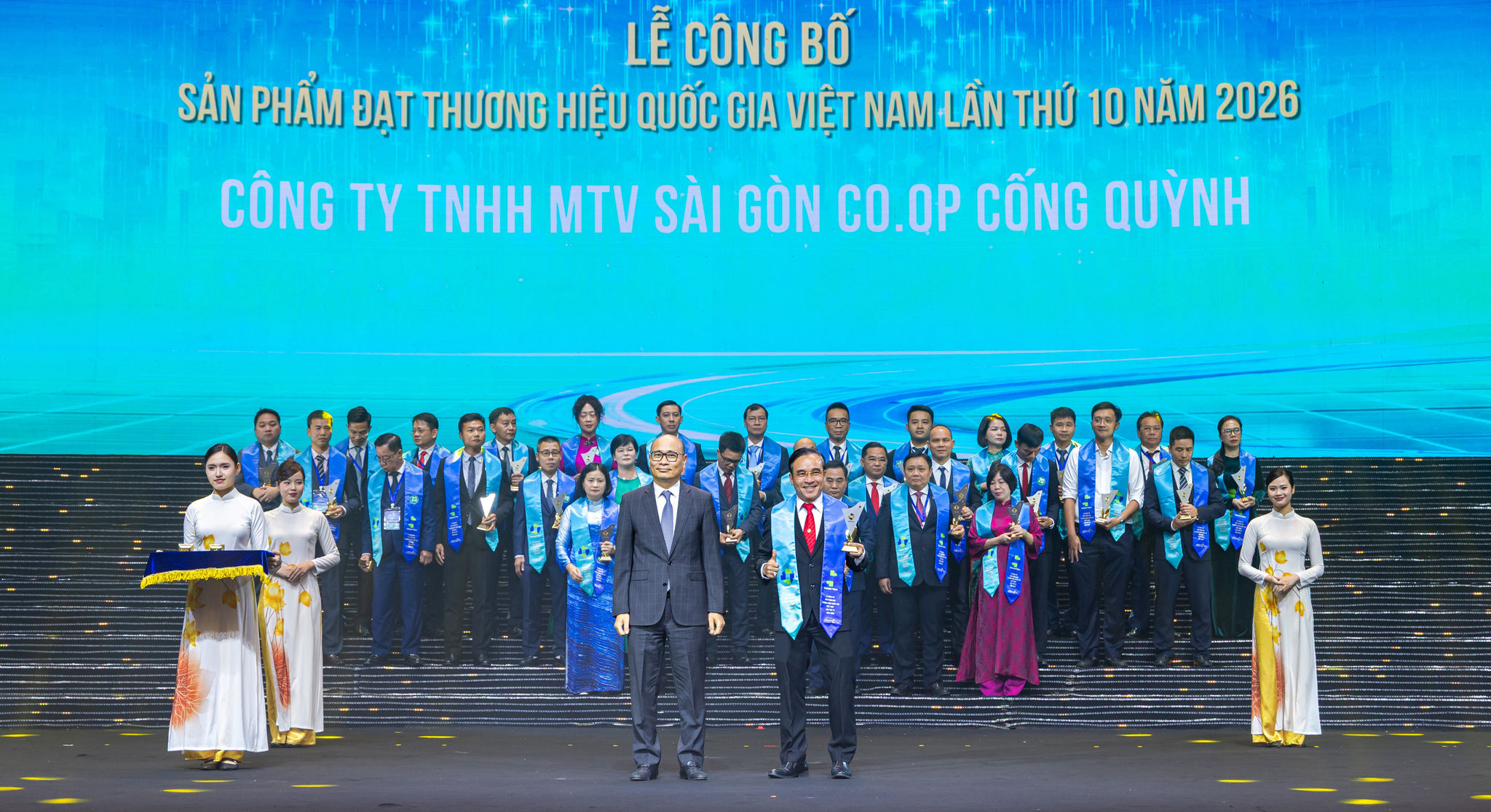 GIẢI THƯỞNG CAO QUÝ NÀY LÀ SỰ NỖ LỰC VÀ TẬN TÂM CỦA TOÀN THỂ CBNV SAIGON CO.OP ĐÃ KẾ THỪA VÀ HUN ĐÚC TẠO NÊN THƯƠNG HIỆU SIÊU THỊ QUỐC DÂN.jpg