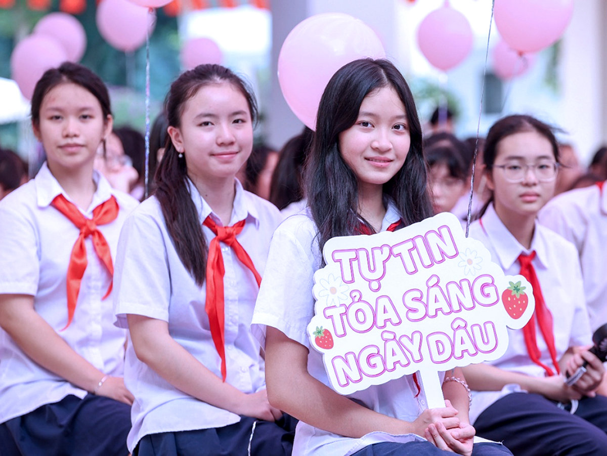 “Là con gái thật tuyệt” cùng nữ sinh Việt Nam tự tin tỏa sáng, bước vào tuổi dậy thì.