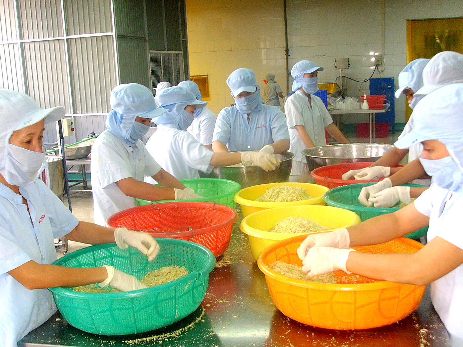 Ngân hàng Nhà nước khẳng định sẽ thực hiện quyết liệt các giải pháp giảm mặt bằng lãi suất, góp phần hỗ trợ phát triển sản xuất, kinh doanh.