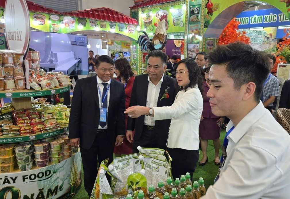 ‘Xuất khẩu tại chỗ’ rút ngắn đường đi của hàng Việt ra thế giới (1)