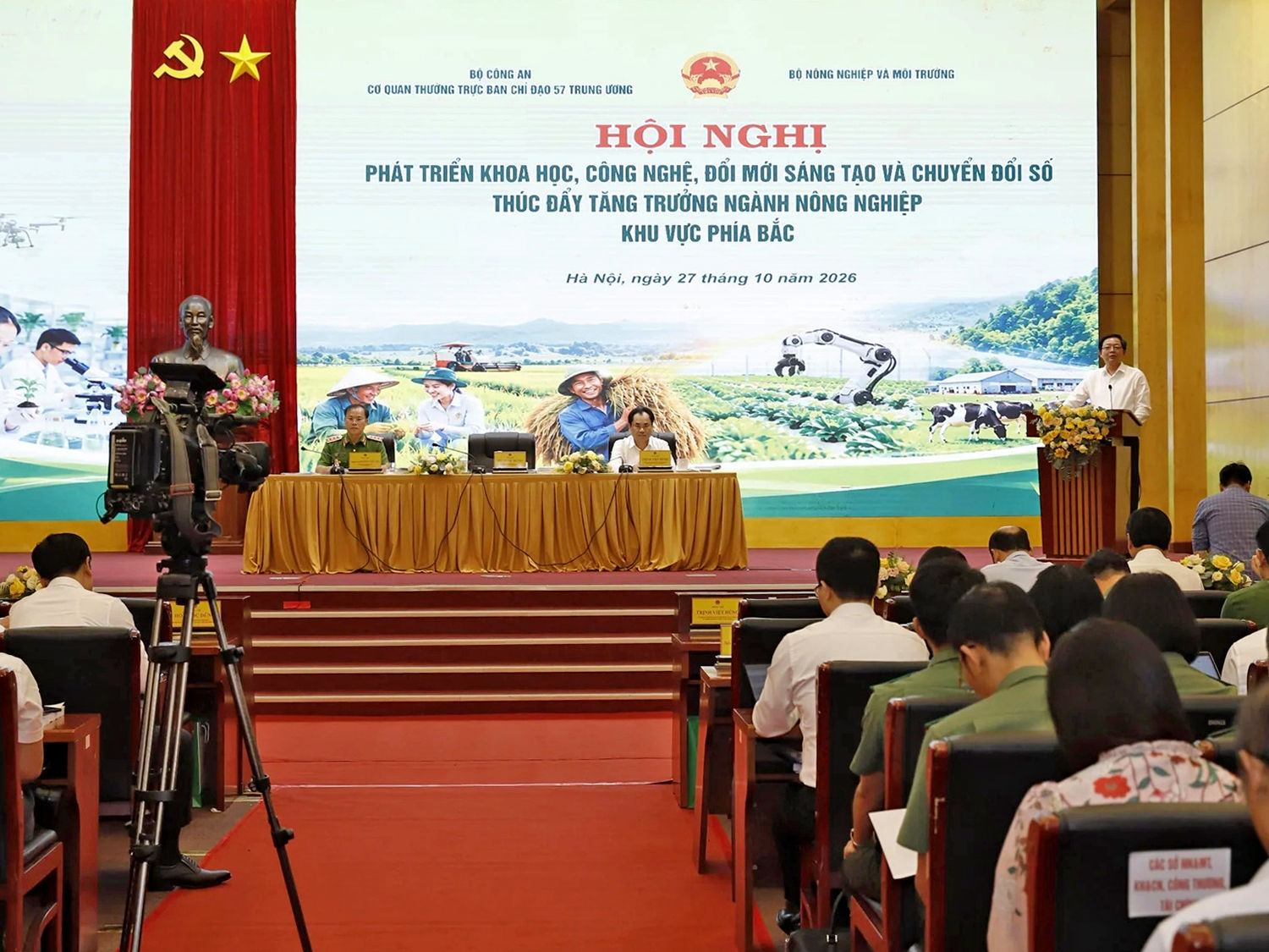 Hội nghị “Khoa học, công nghệ, đổi mới sáng tạo và chuyển đổi số thúc đẩy tăng trưởng ngành Nông nghiệp và Môi trường” tại khu vực miền Bắc. Ảnh: DVO
