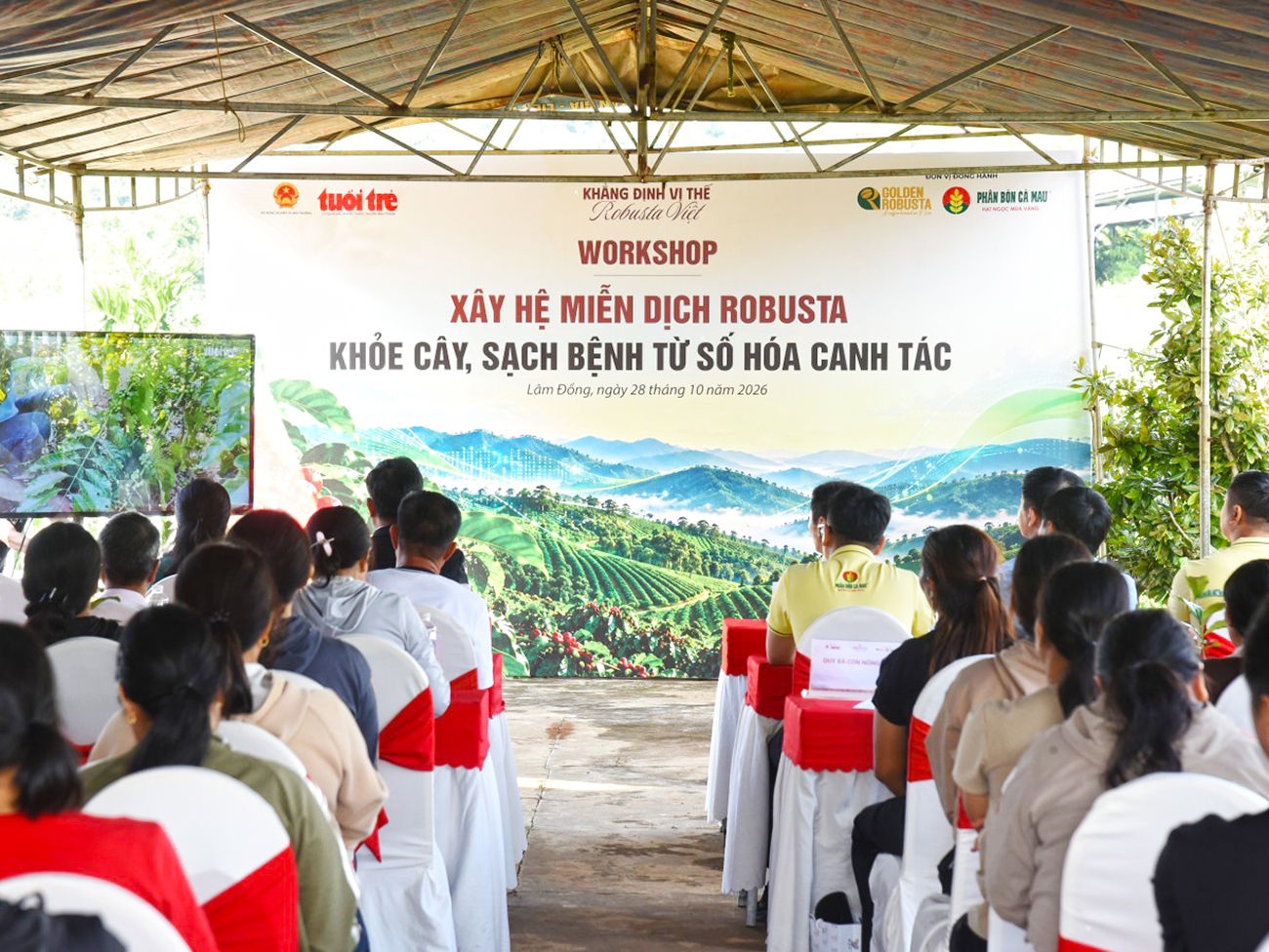 Tổng công ty Phân bón Dầu khí Cà Mau đã cùng bà con nông dân tổ chức Workshop “Xây hệ miễn dịch Robusta: Khỏe cây, sạch bệnh từ số hóa canh tác”. Ảnh: PVCFC