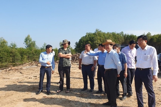 Nguyên Chủ tịch nước Trương Tấn Sang khảo sát tiến độ thi công cầu giao thông nông thôn tại Long An