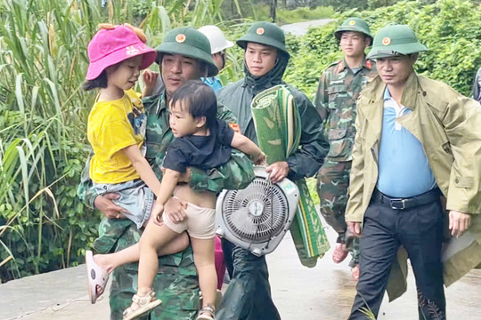 Bộ đội Biên phòng Quảng Trị: Khẩn trương ứng phó bão số 10, cứu được 9 thuyền viên gặp nạn trên biển