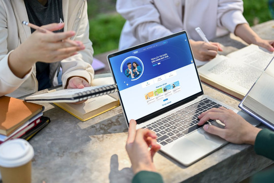 Sacombank mang 'trường học tài chính số' đến với sinh viên trên toàn quốc