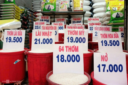 Nghịch lý gạo Việt: Xuất khẩu ‘lao dốc không phanh’, bán lẻ ‘neo đỉnh’