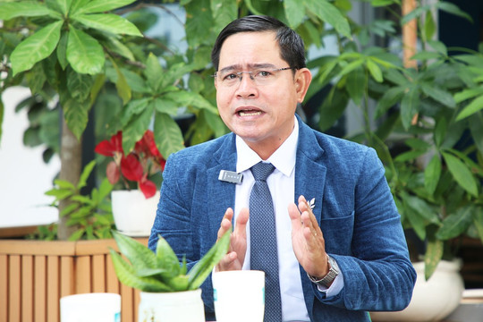 Tiến sĩ Nguyễn Hữu Long: 'Yêu qua app, đừng... đổ thừa app'