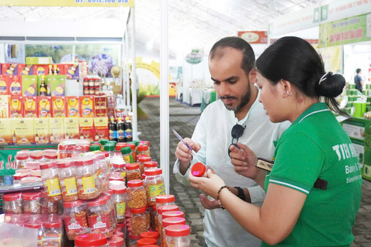 Đậm đà hương vị vùng miền tại Hội chợ Triển lãm Công nghiệp Nông thôn 2025