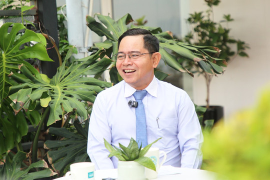 TS Nguyễn Hữu Long: ‘Đàn ông thời 4.0 là người gánh vác, san sẻ và… biết xách giỏ cho vợ’