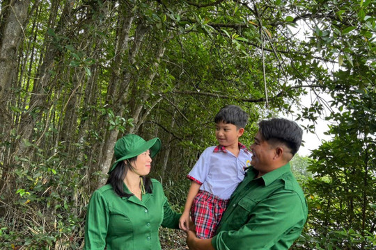 Đời cha trồng cây, đời con giữ rừng