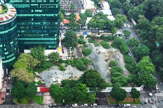 TP.HCM đề xuất biến 9 khu 'đất vàng' bỏ trống thành vườn hoa Tết Bính Ngọ