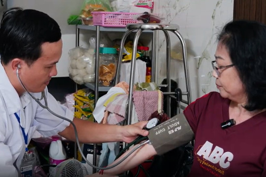 TPHCM: Bước ngoặt y tế cơ sở khi bác sĩ chủ động gõ cửa từng nhà