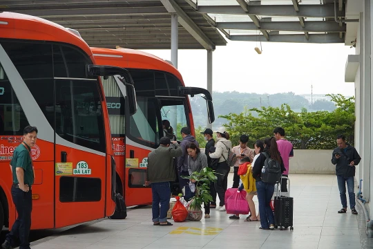Đường sắt tăng giá, đường bộ…gồng mình chịu lỗ