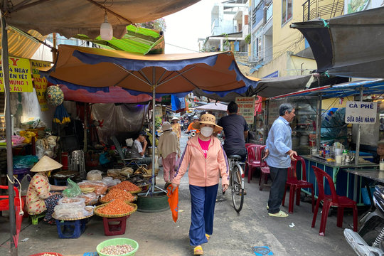 'Chịu nhiệt' theo xăng, rau xanh bắt đầu tăng giá