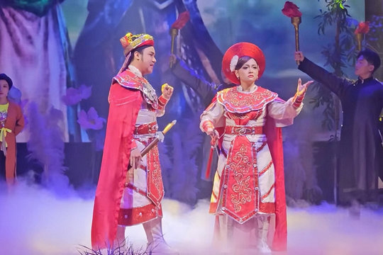 Podcast | ‘Tiếng trống Mê Linh’ và trò khai thác đám đông để bán vé
