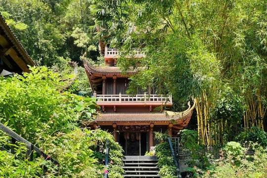 Thật lạ khi khám phá một Ninh Bình tĩnh lặng