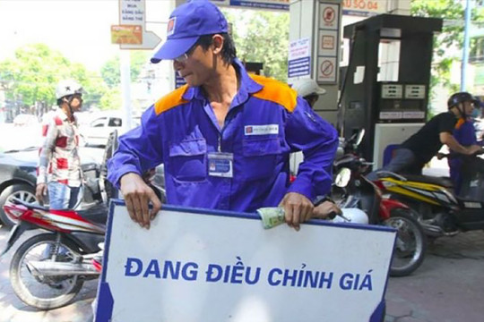 Xăng dầu tăng 15% mới điều chỉnh: 'Phanh' gấp chặn sốc giá