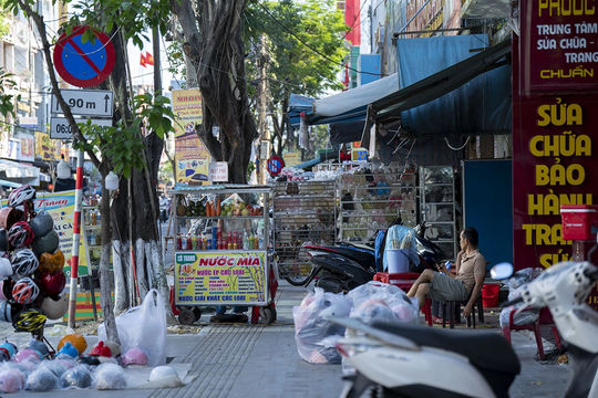 'Thành phố đáng sống' và phận người chênh vênh hè phố