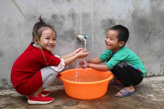 Thêm 150.000 người vùng bão lũ sắp được hỗ trợ nước sạch