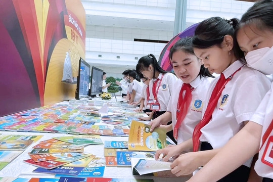 Miễn phí sách giáo khoa toàn quốc vào năm 2029
