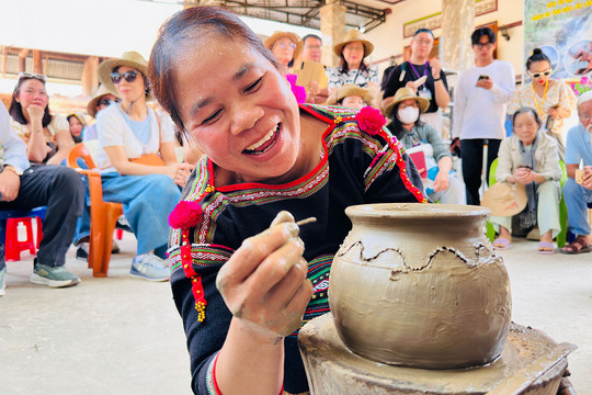Đánh thức bản giao hưởng đại ngàn và biển cả: 'Đũa thần' nào cho du lịch Đắk Lắk hậu sáp nhập?