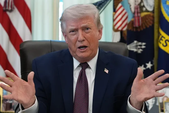 Trước 'giờ G', ông Trump lùi thời hạn tấn công Iran