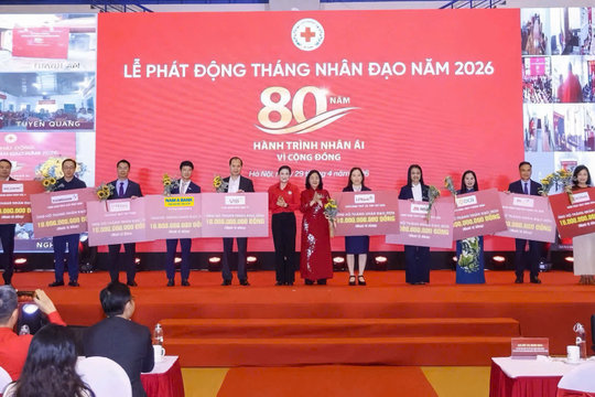 Nam A Bank trao tặng 10 tỷ đồng hưởng ứng Tháng Nhân đạo năm 2026