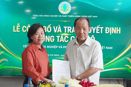 Bà Nguyễn Thị Quốc Hương phụ trách Tạp chí Nông thôn Việt