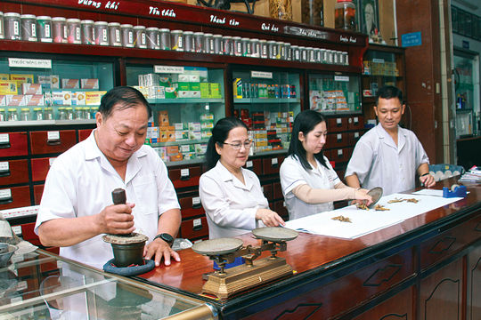 Y học cổ truyền vào BHYT: Rộng cửa, siết chất lượng