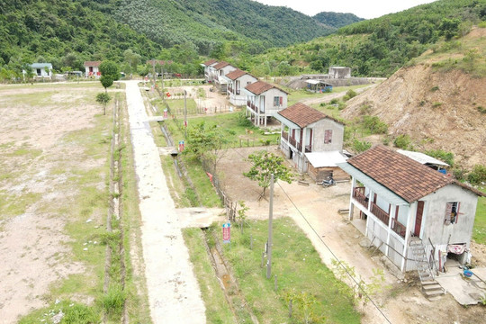 Người Chứt ở Rào Tre - 70 năm hồi sinh một tộc người từ hang đá | Bài 1