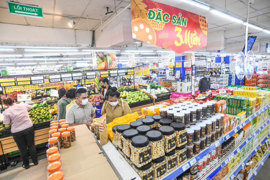 Đặc sản Việt: Xuất ngoại trót lọt, về sân nhà... nghẽn đường