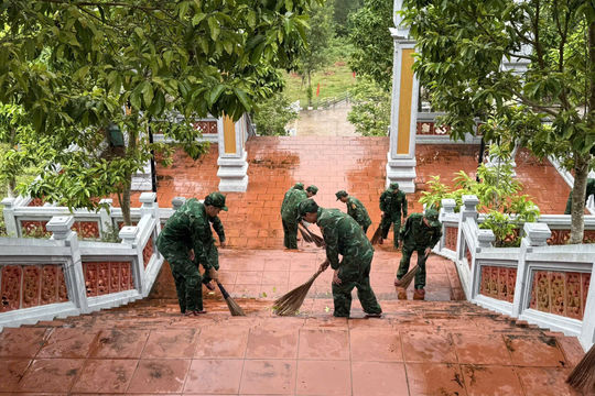 Đền Cà Roòng vào mùa tri ân