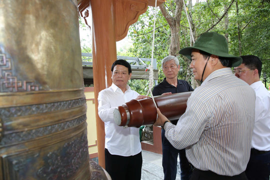 Tổng hội NN&PTNT Việt Nam dâng hương tri ân các anh hùng liệt sĩ trên Đường 20 Quyết Thắng