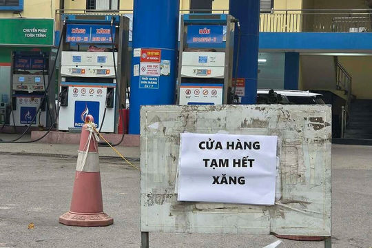 Nguồn cung không thiếu, vì sao người dân vẫn lo thiếu xăng dầu?